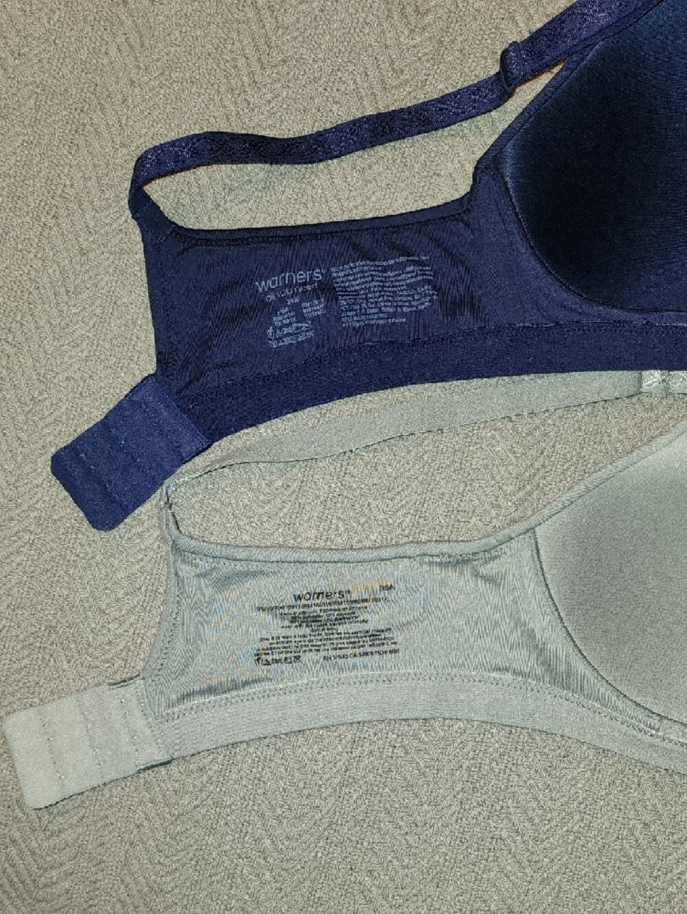 Warner's 4-Pack Smooth Molded Bras in Pink, Navy, and Gray - Picture 4 of 11